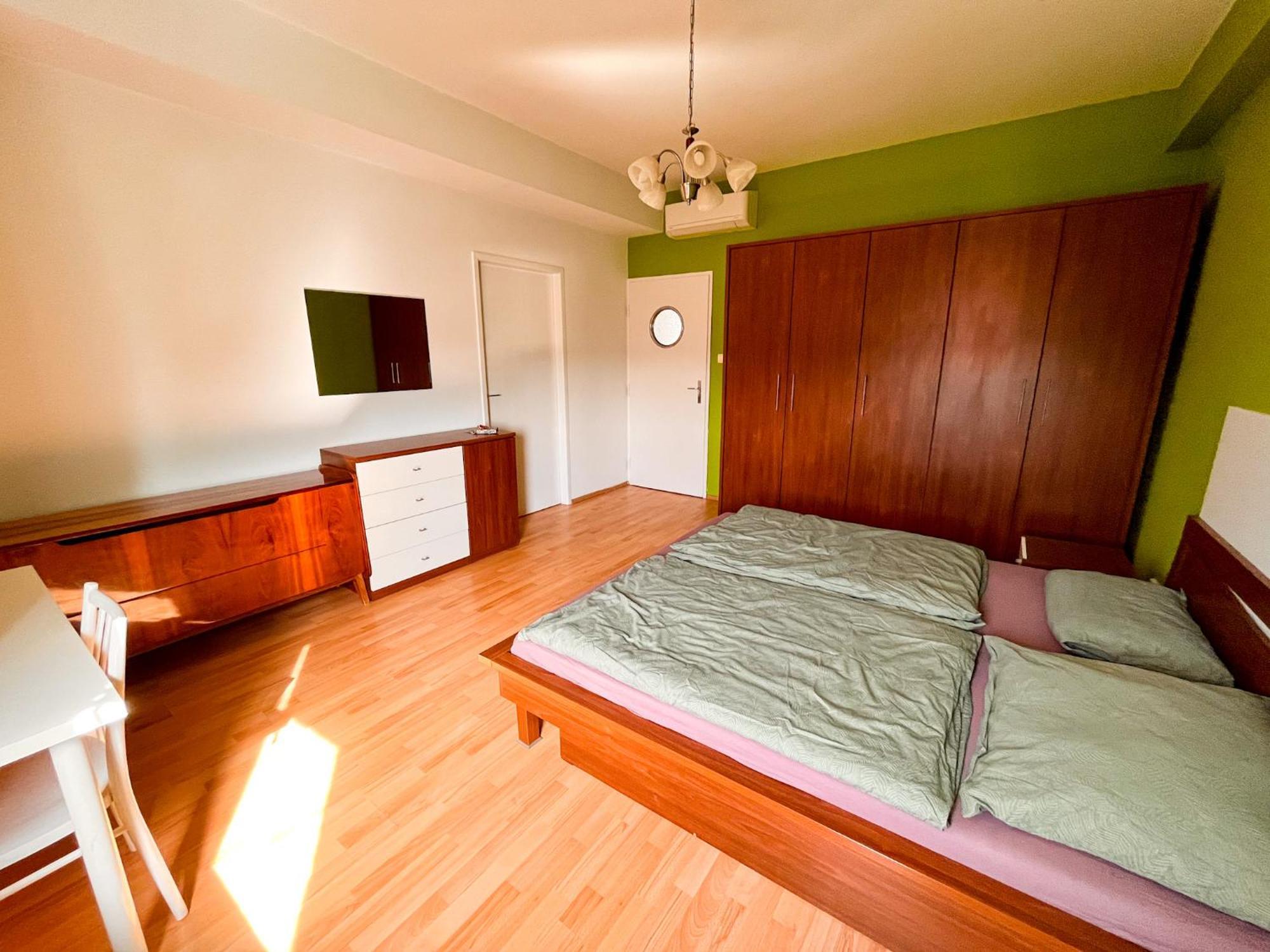 Flat With Nicest Wiew In Old Town - 3 Bedrooms, Ac บราติสลาวา ภายนอก รูปภาพ